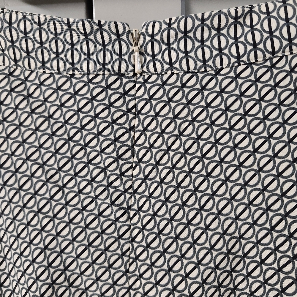 Banana Republic Geometric print 100% silk skirt Sz 4 - Picture 4 of 5